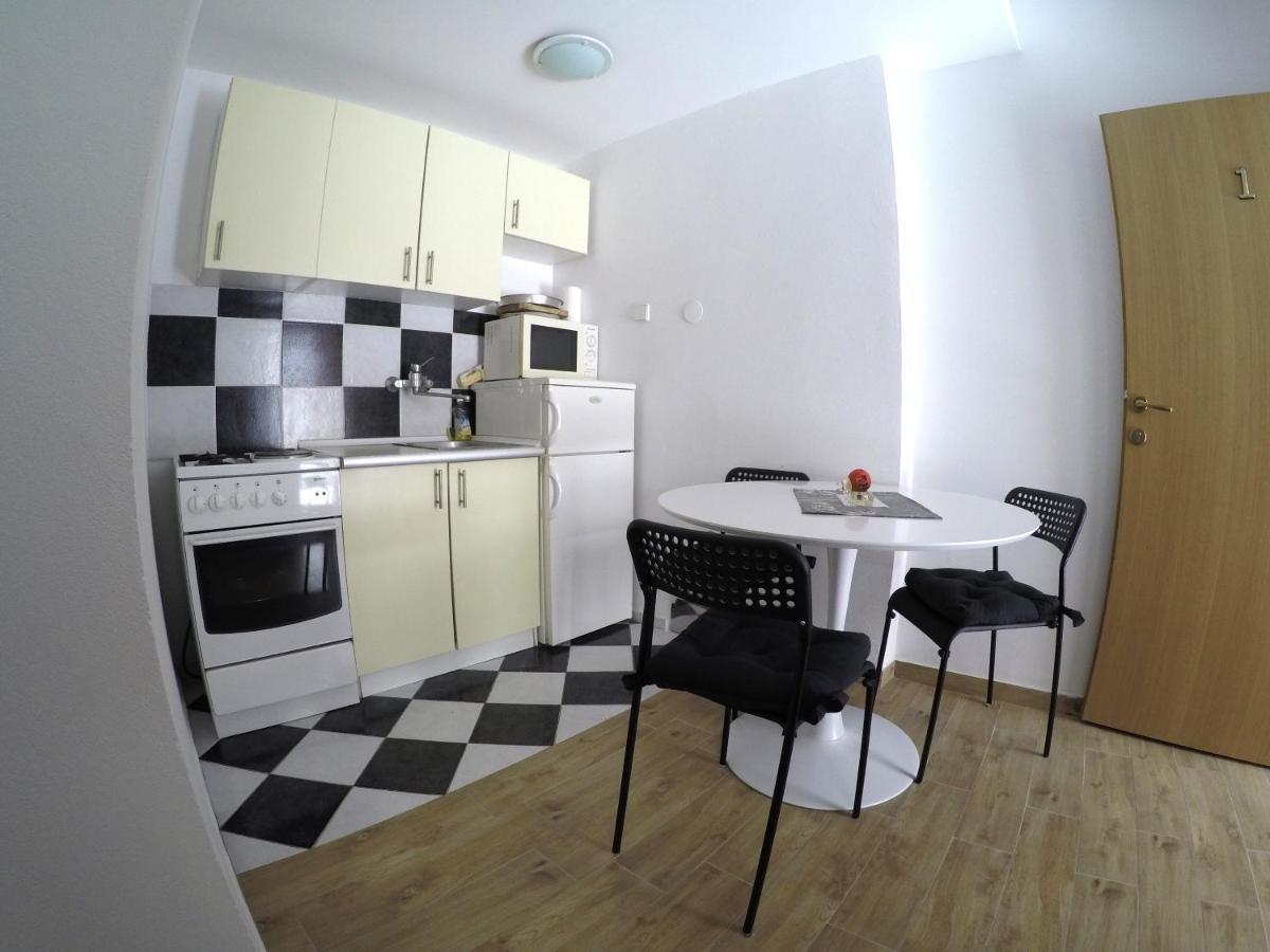 Peach Apartment'S Repic Bibinje Exteriör bild